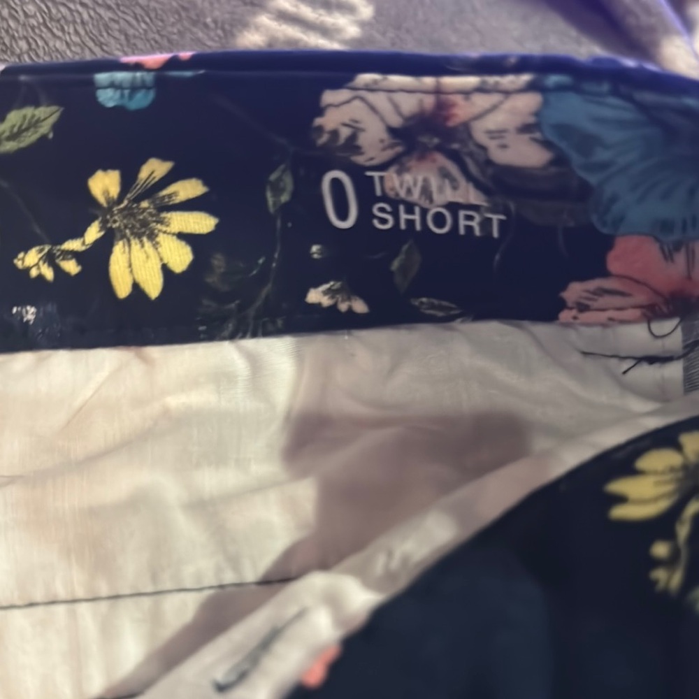 Floral Women's Shorts - Picture 4 of 6